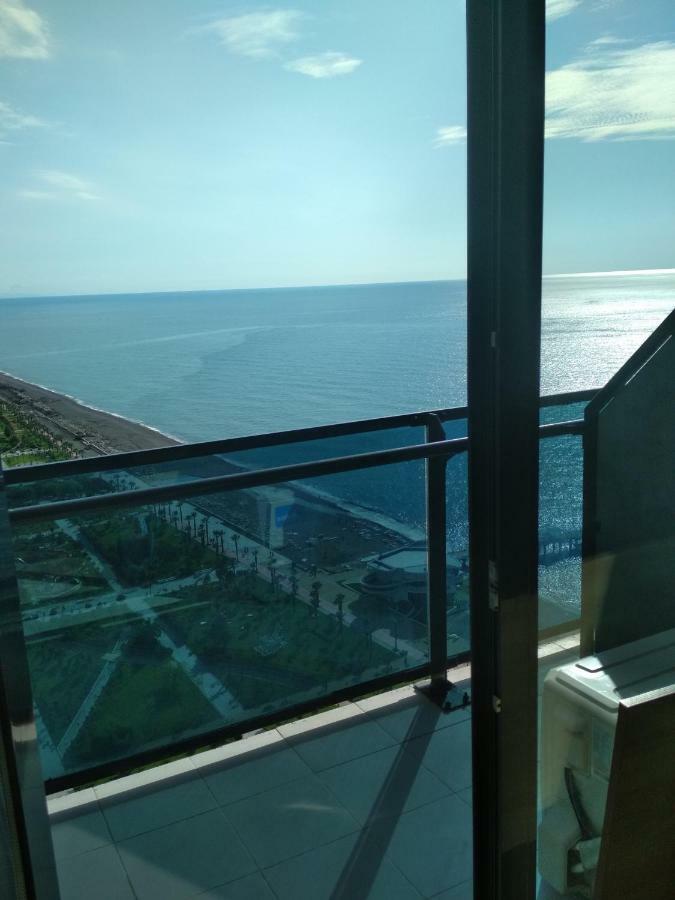 Апартамент Студия Панорамный Возле Моря Batumi Exterior foto